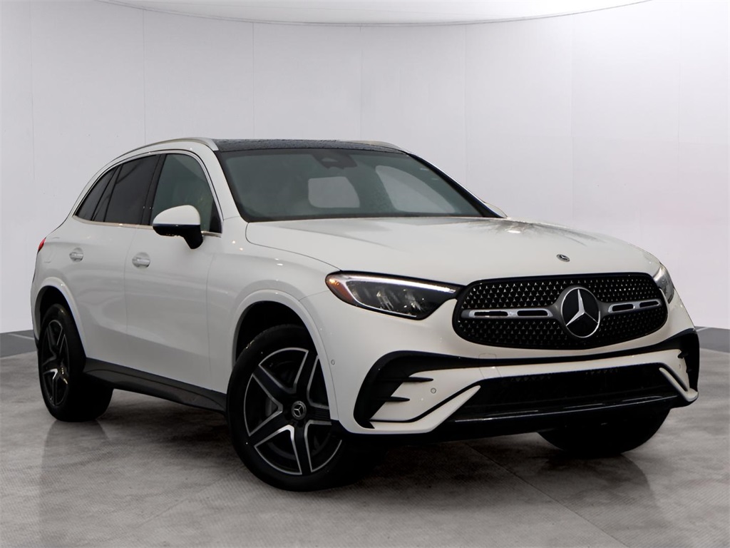 2026 Mercedes-Benz GLC Base's photo