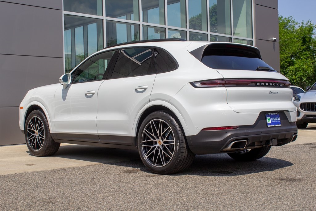 2025 Porsche Cayenne Base photo 5