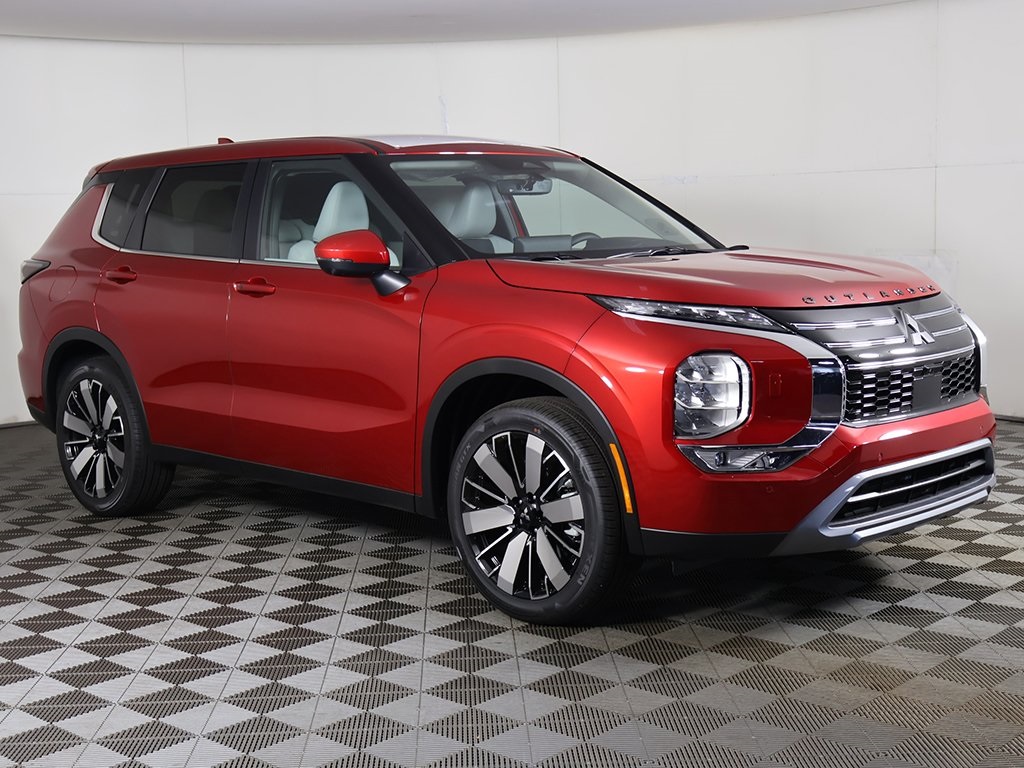 2025 Mitsubishi Outlander SE photo 2