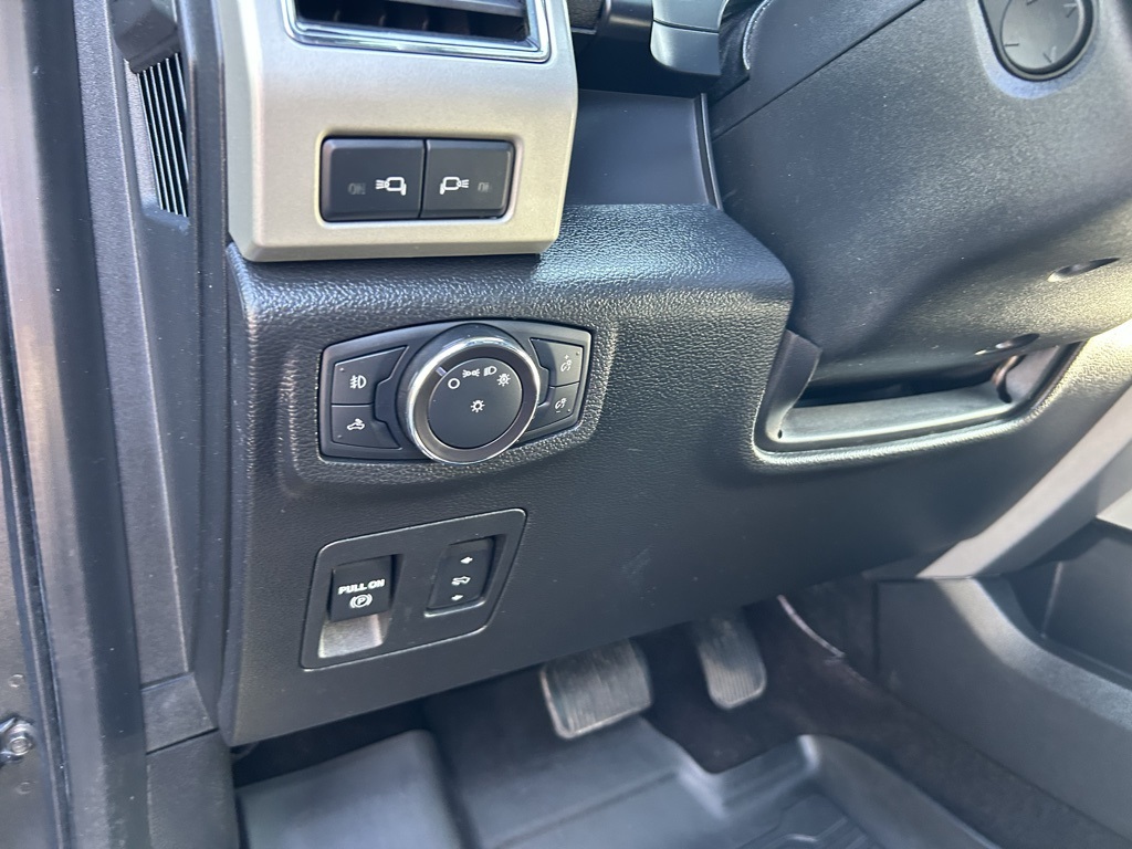 2018 Ford F-150 Lariat photo 13
