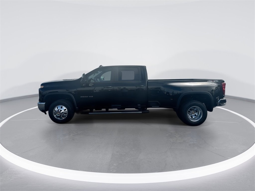 2026 Chevrolet Silverado 3500HD LT photo 2