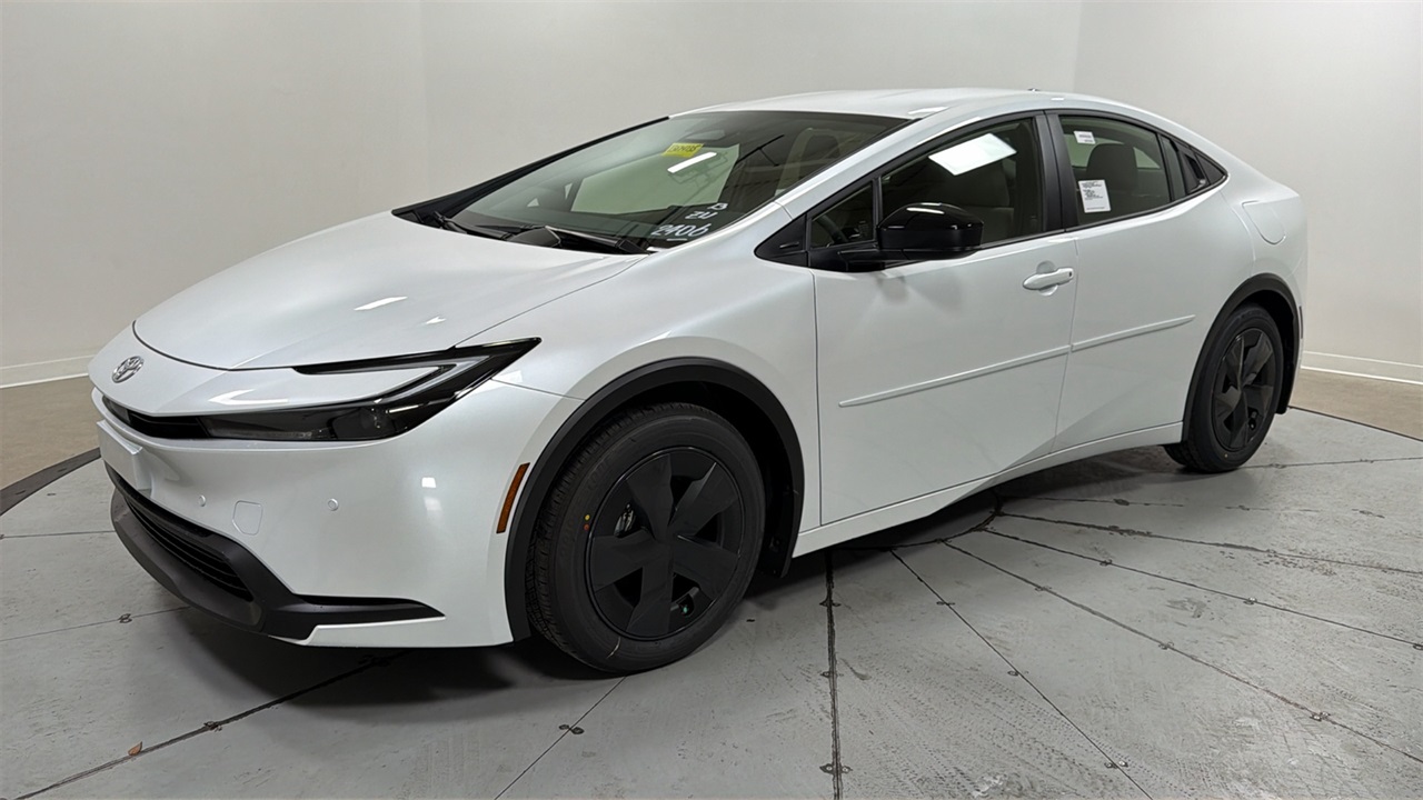 2026 Toyota Prius LE's photo