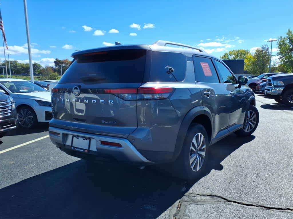 2025 Nissan Pathfinder SL photo 3