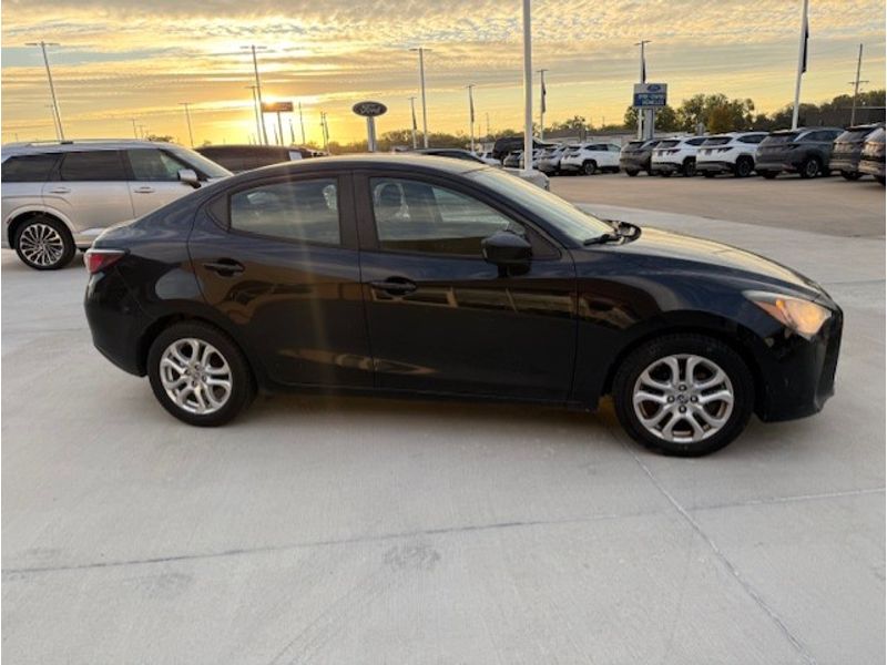2016 Scion iA Base photo 4