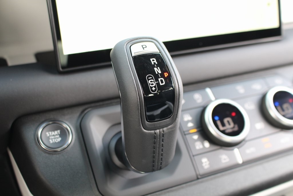 2025 Land Rover Defender 110 S photo 22