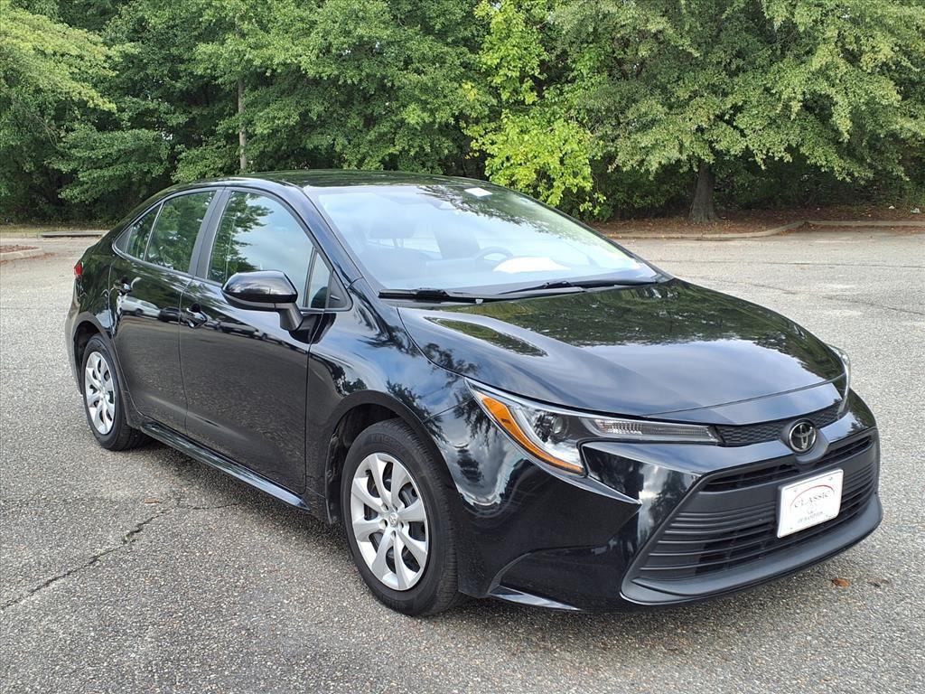 2024 Toyota Corolla LE's photo