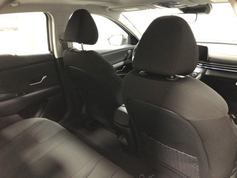 2025 Hyundai Elantra SEL Convenience photo 11