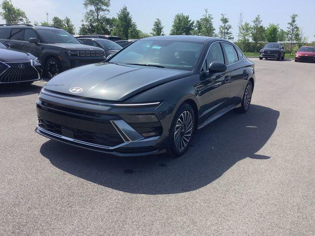 2025 Hyundai Sonata Hybrid SE photo 2