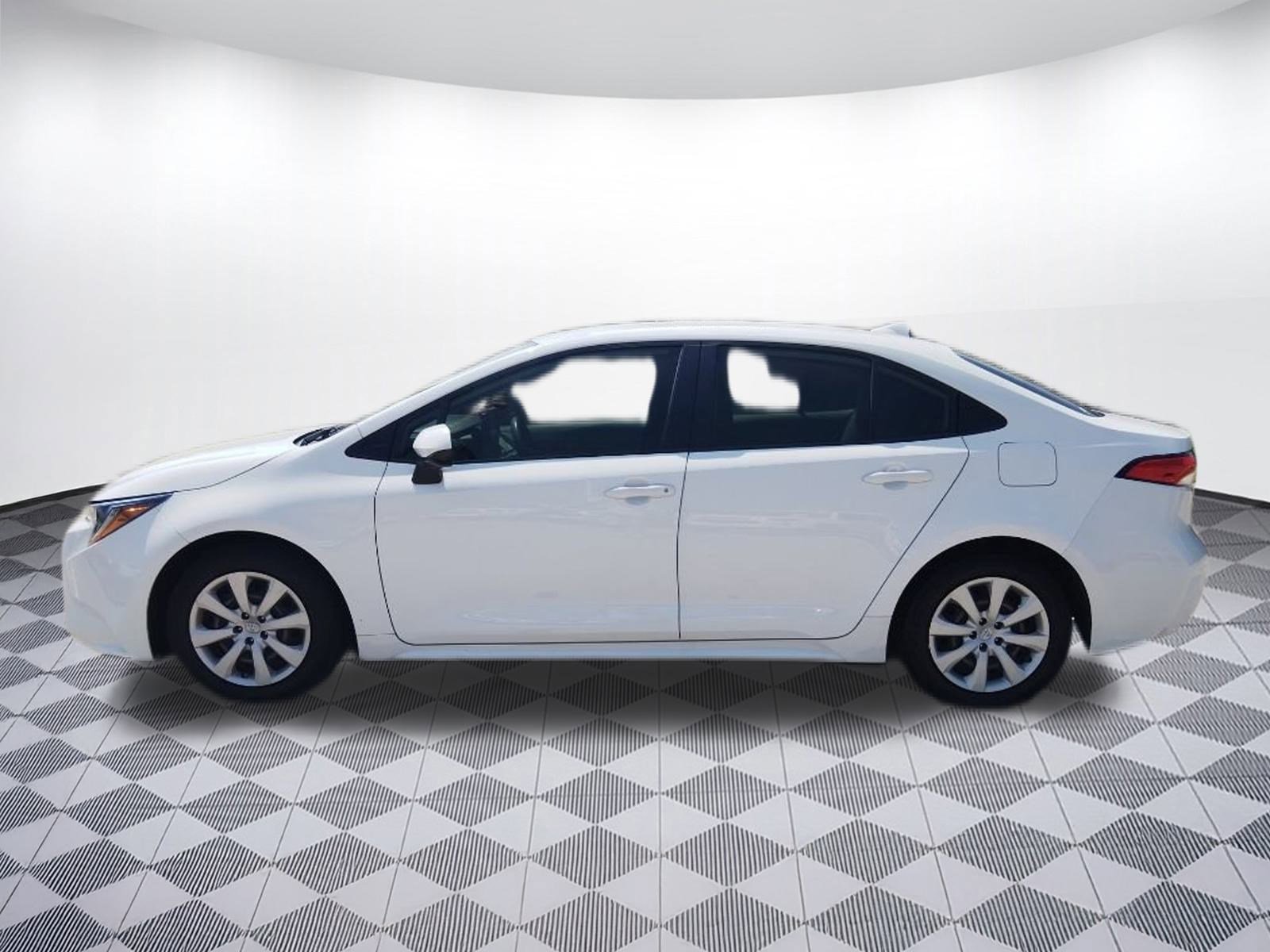 2022 Toyota Corolla LE photo 23