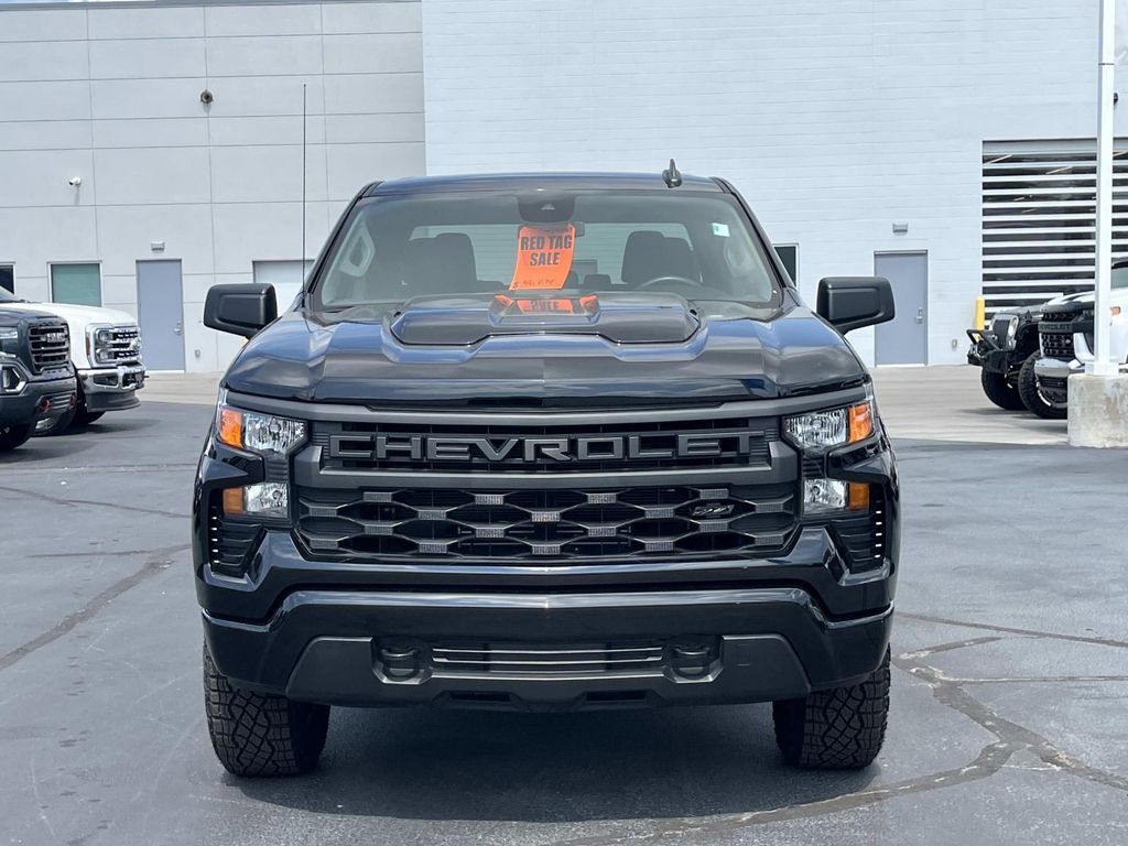 2025 Chevrolet Silverado 1500 Custom Trail Boss photo 2