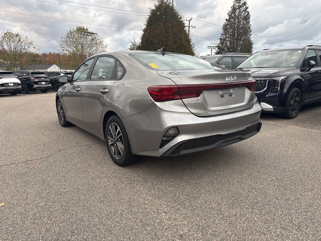 2023 Kia Forte LXS photo 3