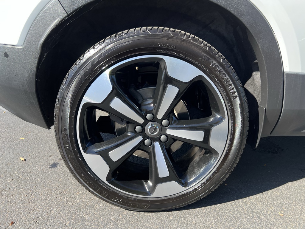 2019 Volvo XC40 T5 Momentum photo 8
