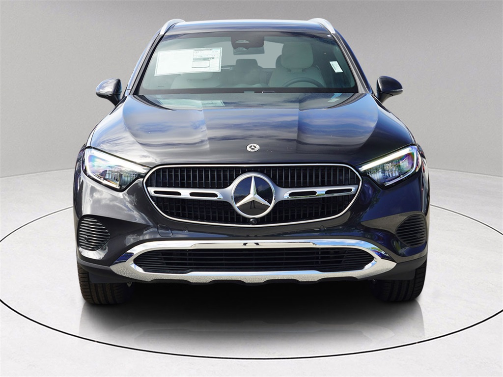 2025 Mercedes Benz GLC 300 photo 2