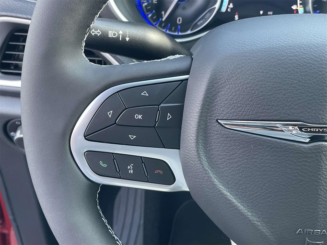 2025 Chrysler Pacifica photo 10