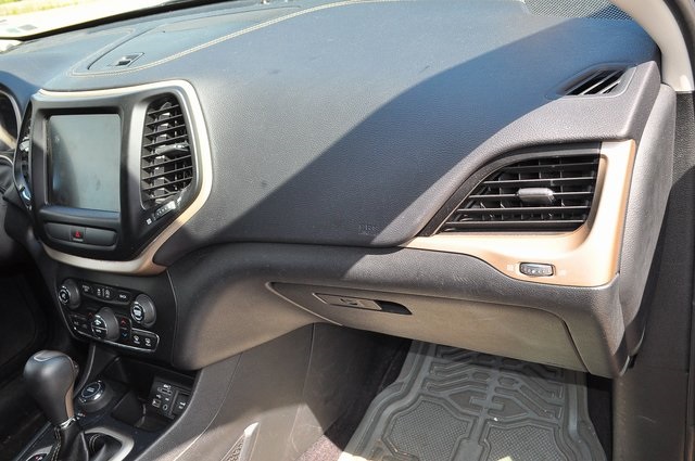 2017 Jeep Cherokee Limited photo 18