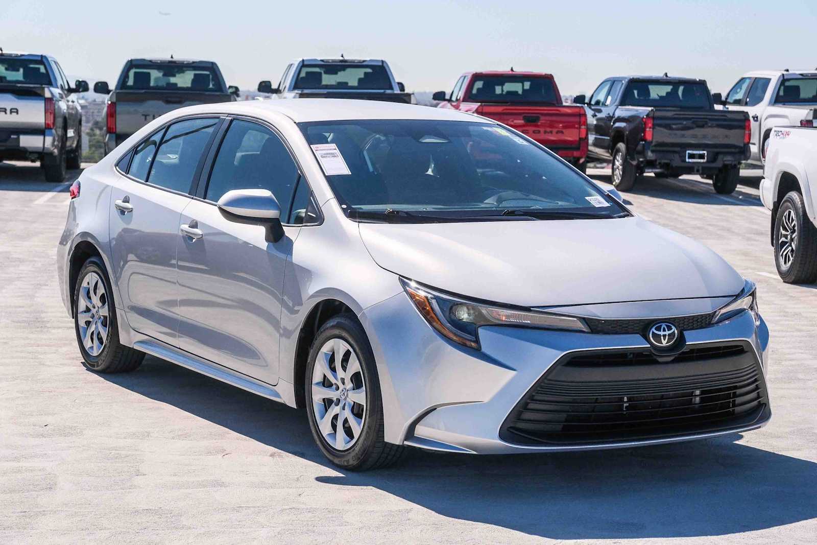 2023 Toyota Corolla LE photo 3