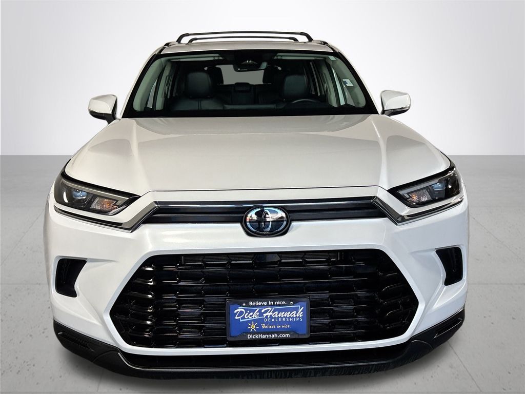 2024 Toyota Highlander Hybrid XLE photo 3