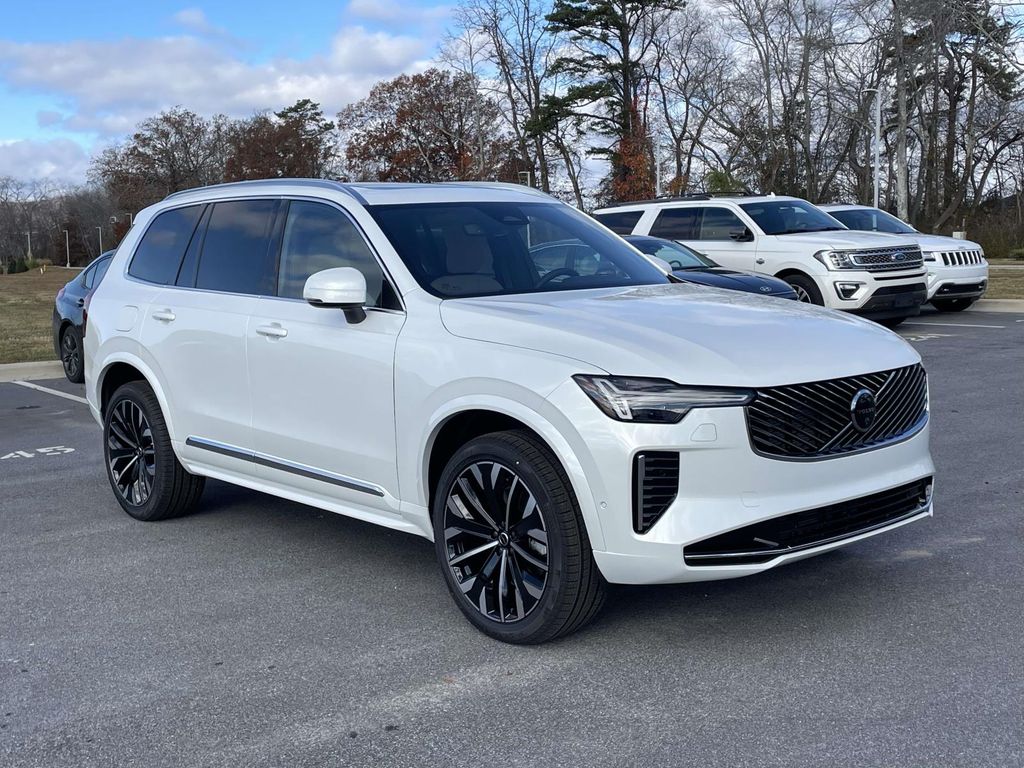 2026 Volvo XC90 Plus's photo