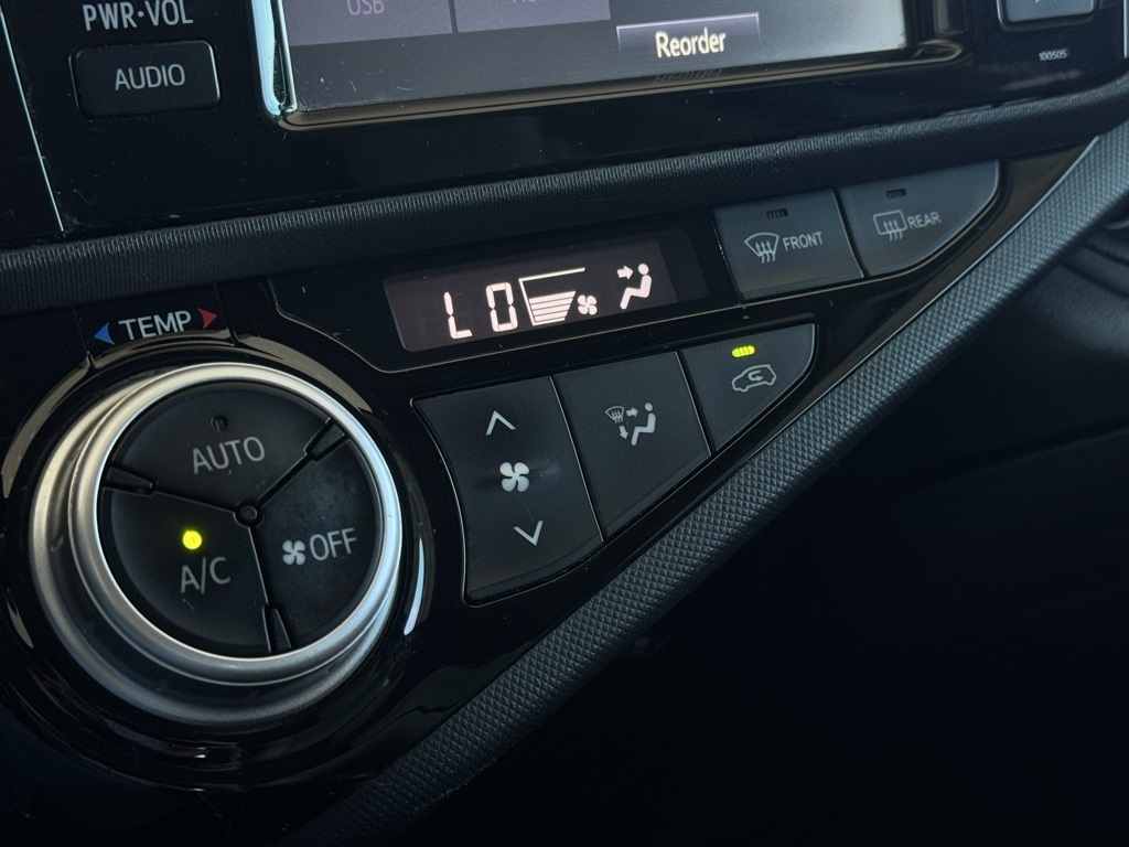 2015 Toyota Prius C One photo 26