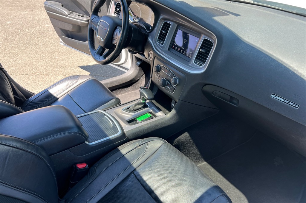 2022 Dodge Charger SXT photo 17