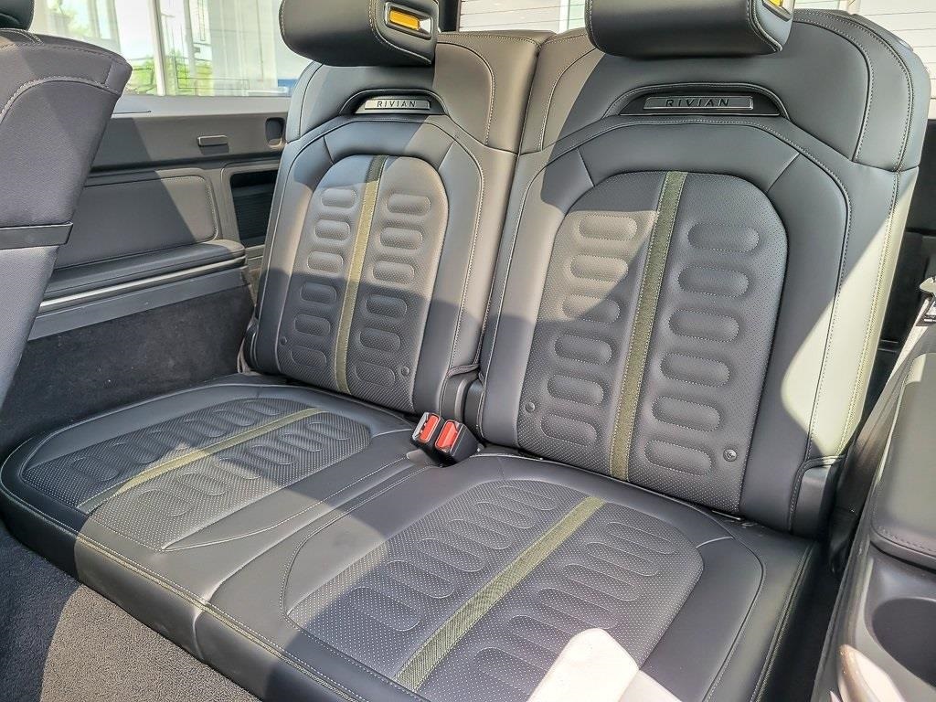 2025 RIVIAN R1S - Image 11