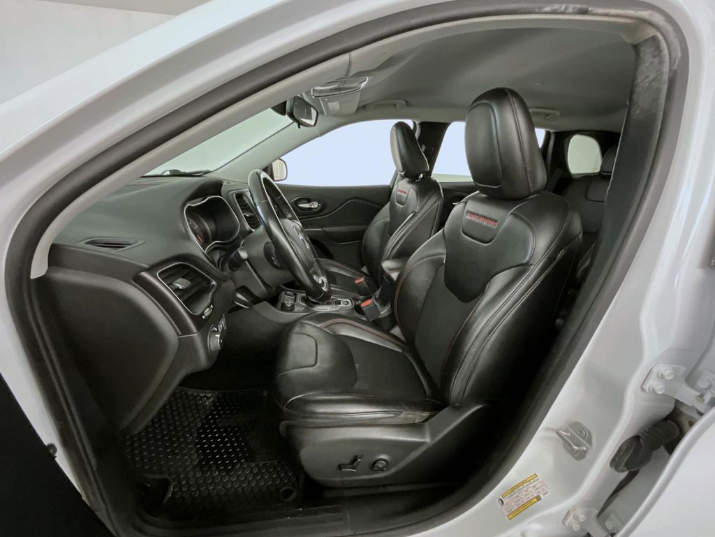 2020 Jeep Cherokee Trailhawk photo 10