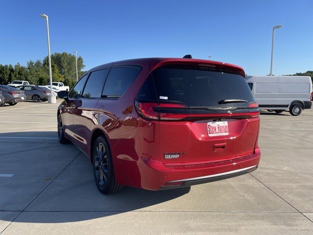 2026 Chrysler Pacifica photo 3