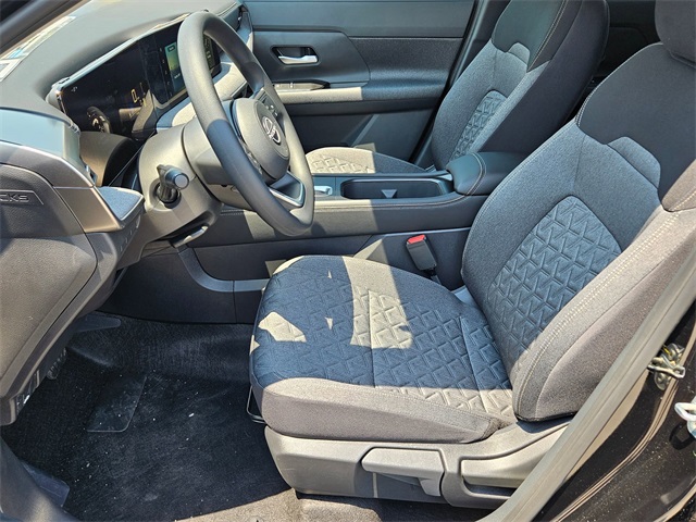 2025 Nissan Kicks SV photo 6