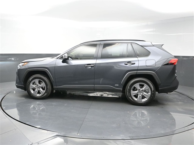 2022 Toyota RAV4 Hybrid XLE photo 3