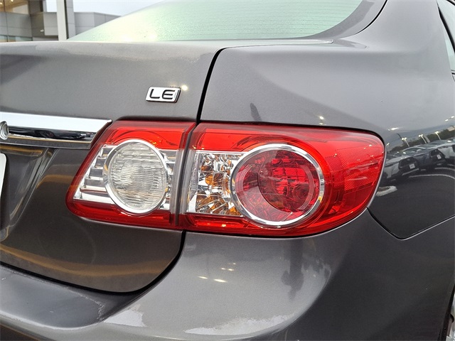 2011 Toyota Corolla LE photo 15