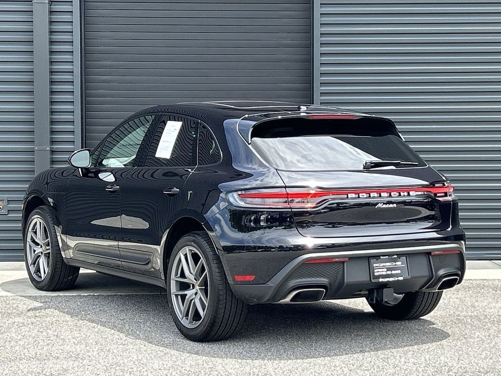 2025 Porsche Macan Base photo 11