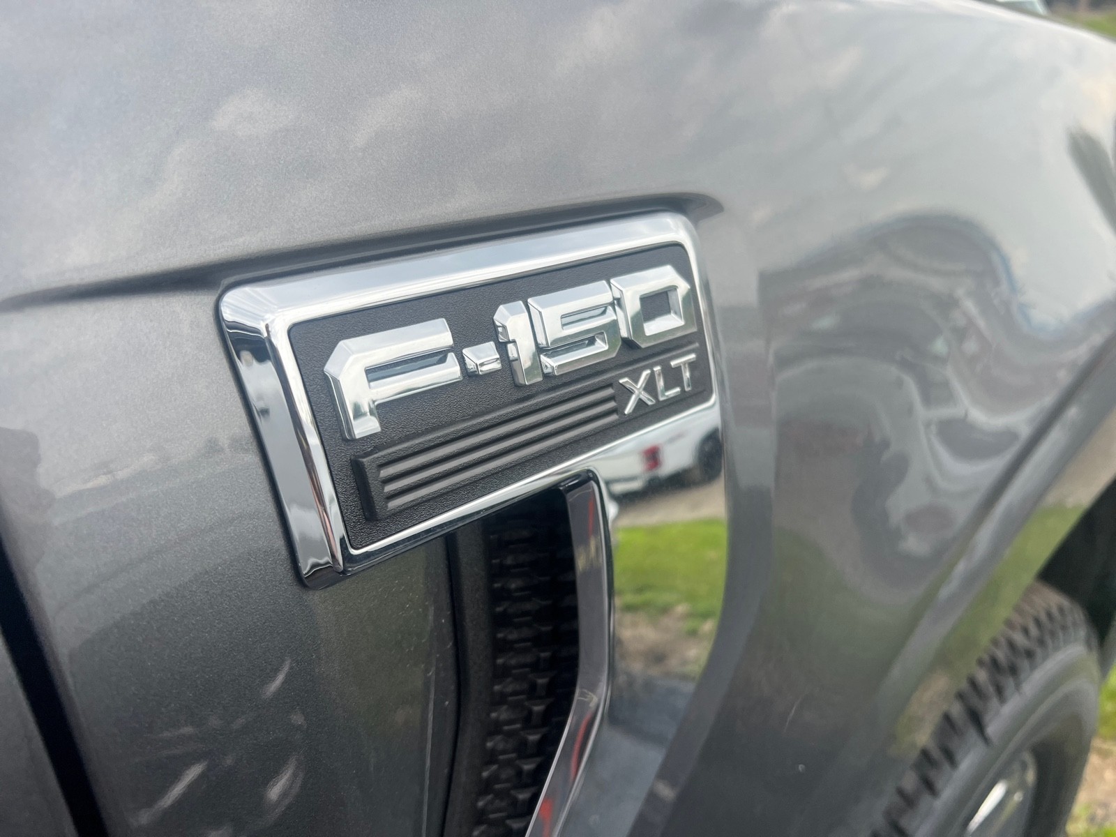 2025 Ford F-150 XLT photo 2