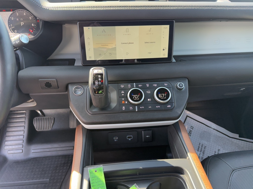 2024 Land Rover Defender 110 SE photo 15