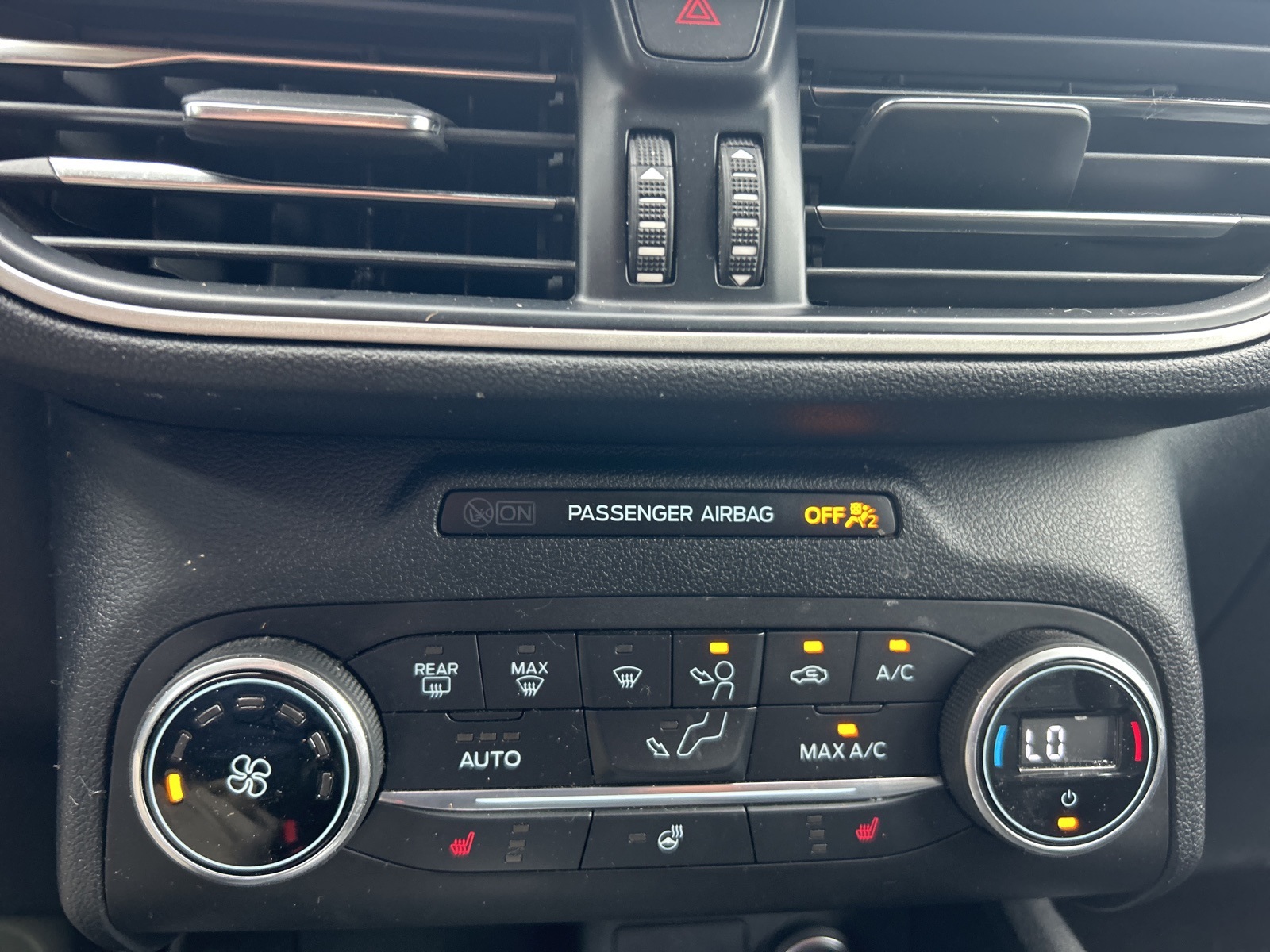 2020 Ford Escape SEL photo 9