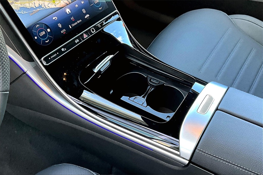 2025 Mercedes Benz C 300 4MATIC photo 8