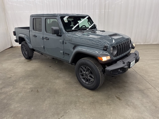 2025 Jeep Gladiator Sport S's photo