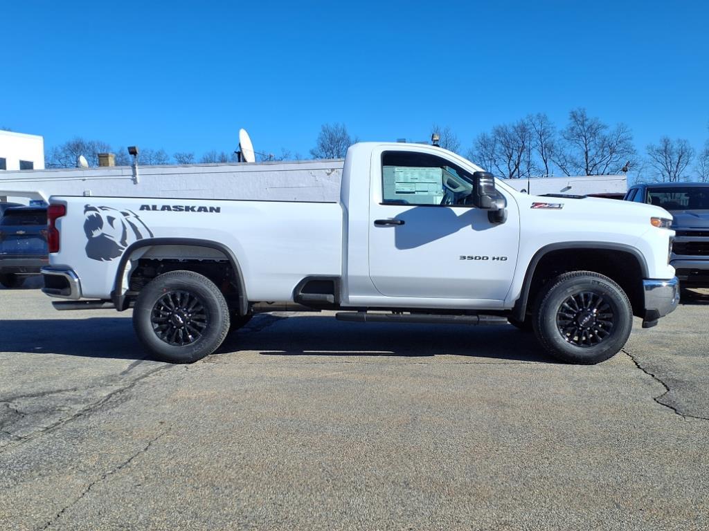 2025 Chevrolet Silverado 3500HD photo 2