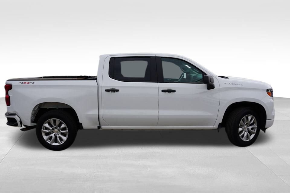 2024 Chevrolet Silverado 1500 Custom photo 2