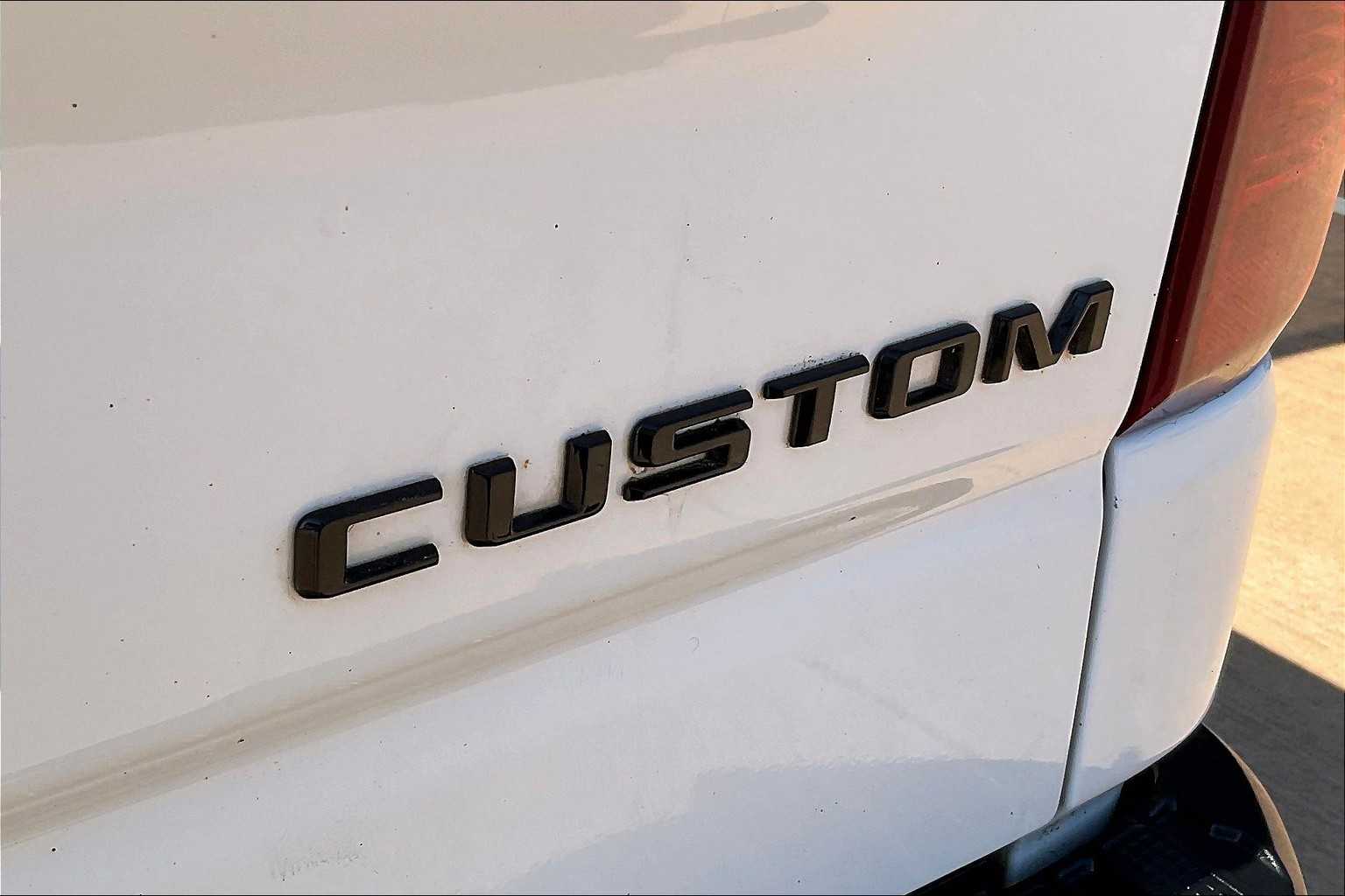 2024 Chevrolet Silverado 1500 Custom photo 9