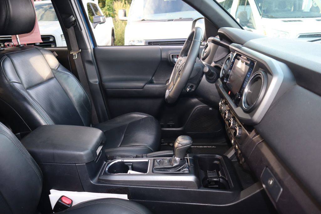 2018 Toyota Tacoma TRD Sport photo 28