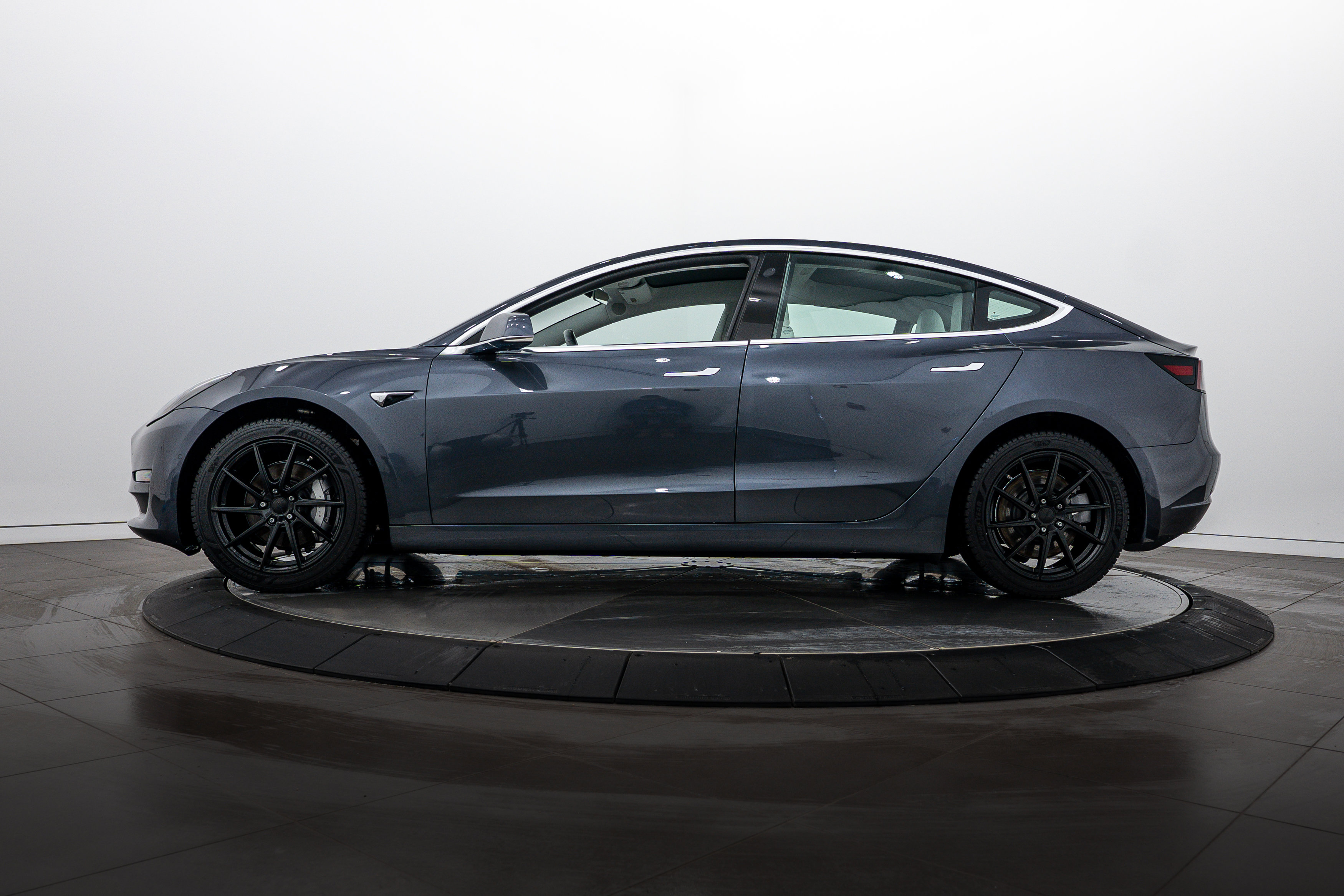 2019 Tesla Model 3 Long Range photo 3