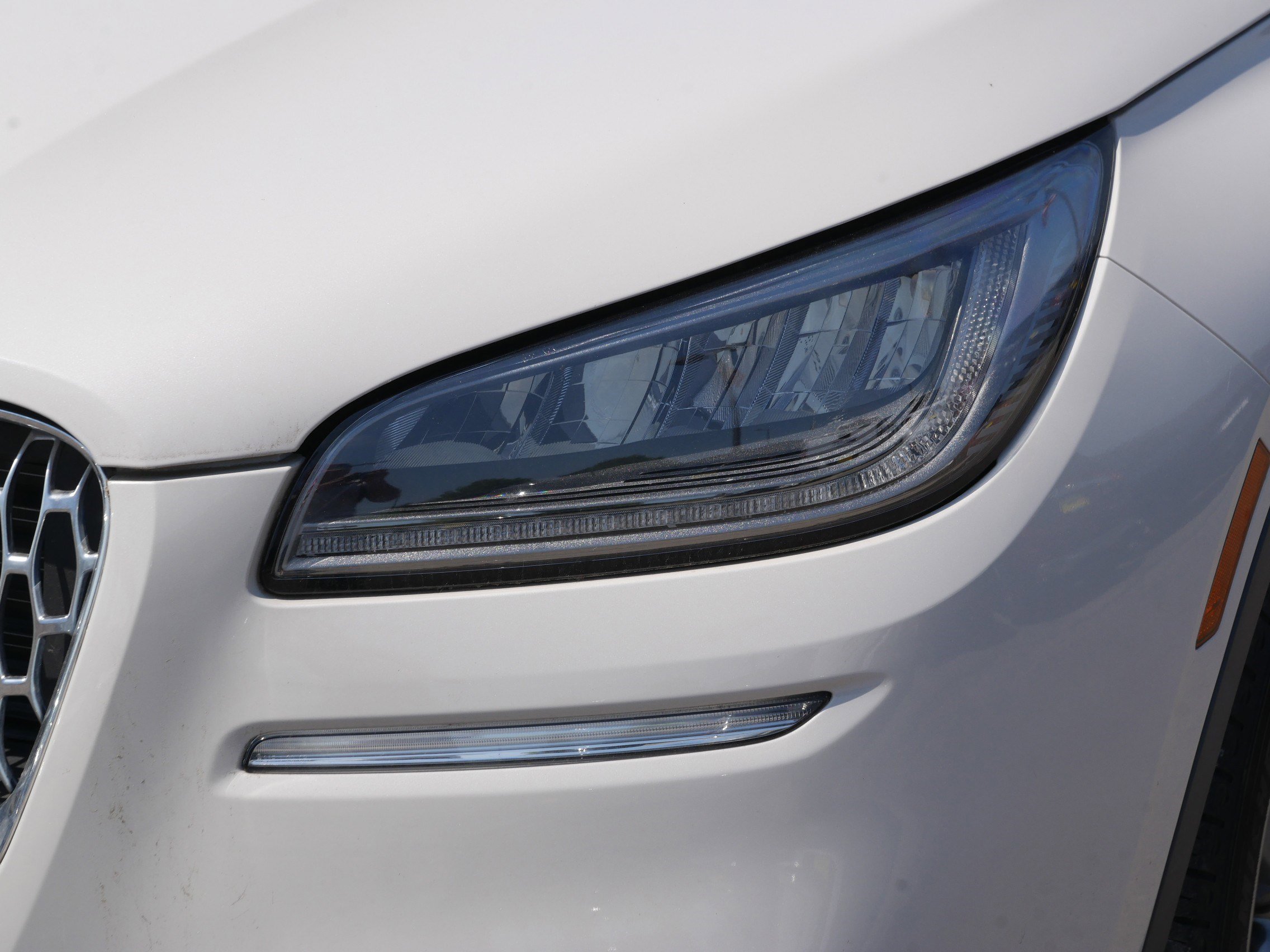 2022 Lincoln Corsair Standard photo 16
