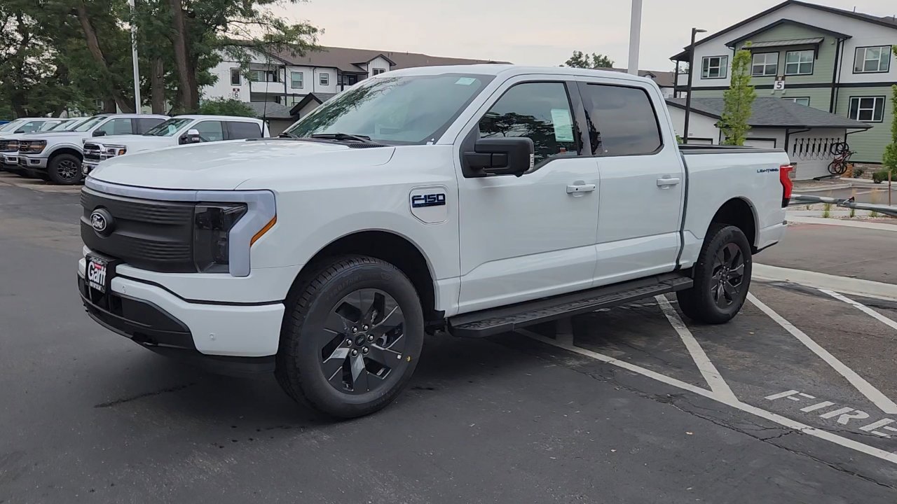 2025 Ford F-150 Lightning photo 3