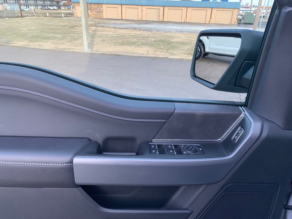 2025 Ford F-150 XLT photo 11