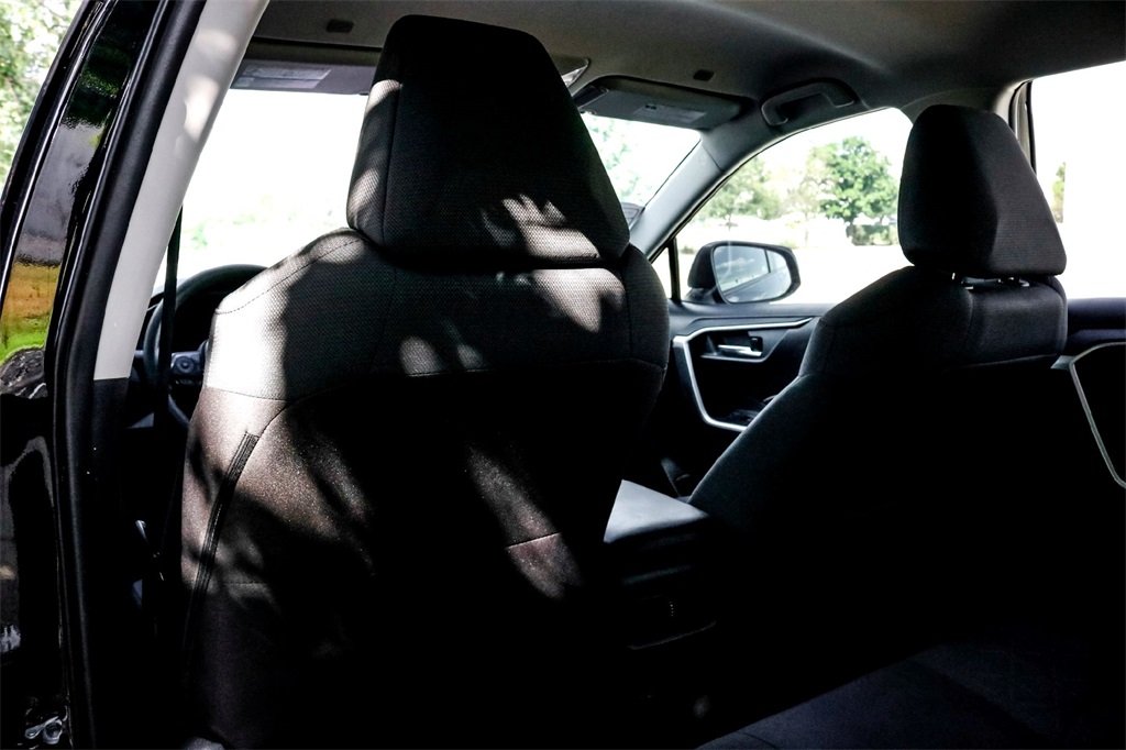 2024 Toyota RAV4 XLE photo 23