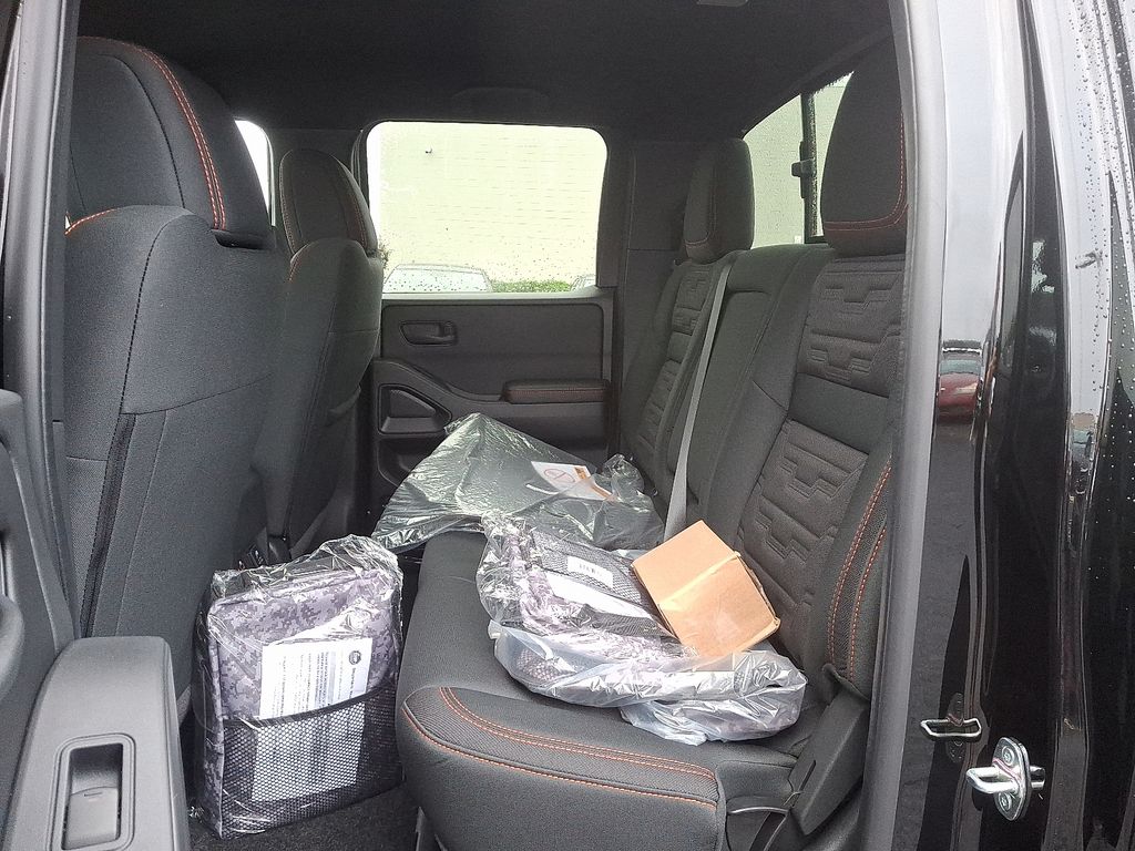 2026 Nissan Frontier Crew Cab PRO-4X photo 4