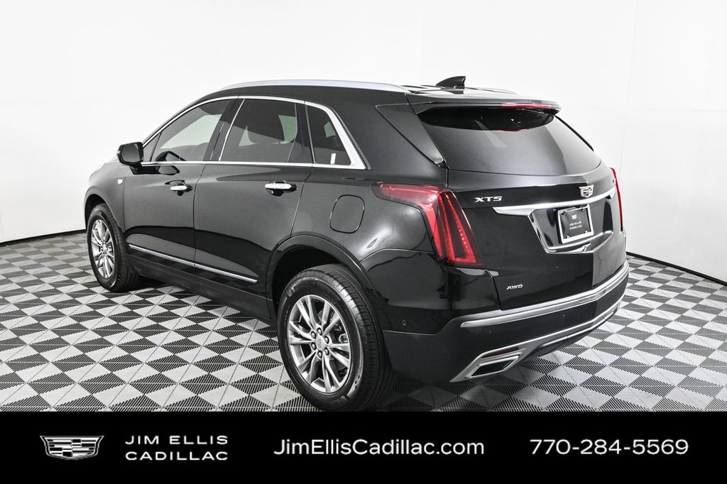 2022 Cadillac XT5 Premium Luxury photo 2