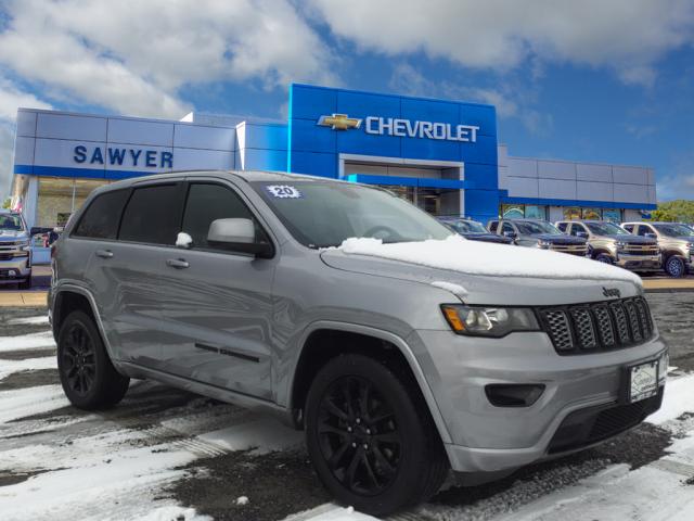 Used 2020  Jeep Altitude image 1