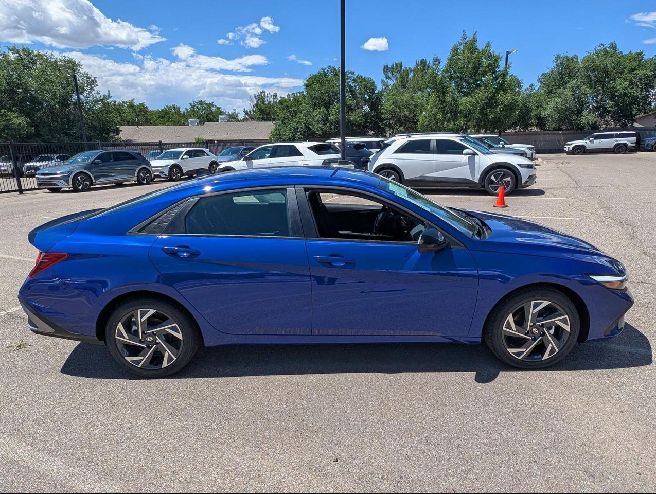 2025 Hyundai Elantra SEL Sport photo 6
