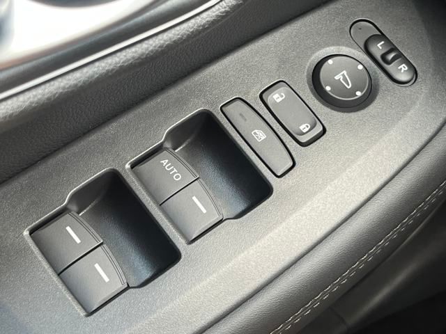 2026 Honda HR-V LX photo 18